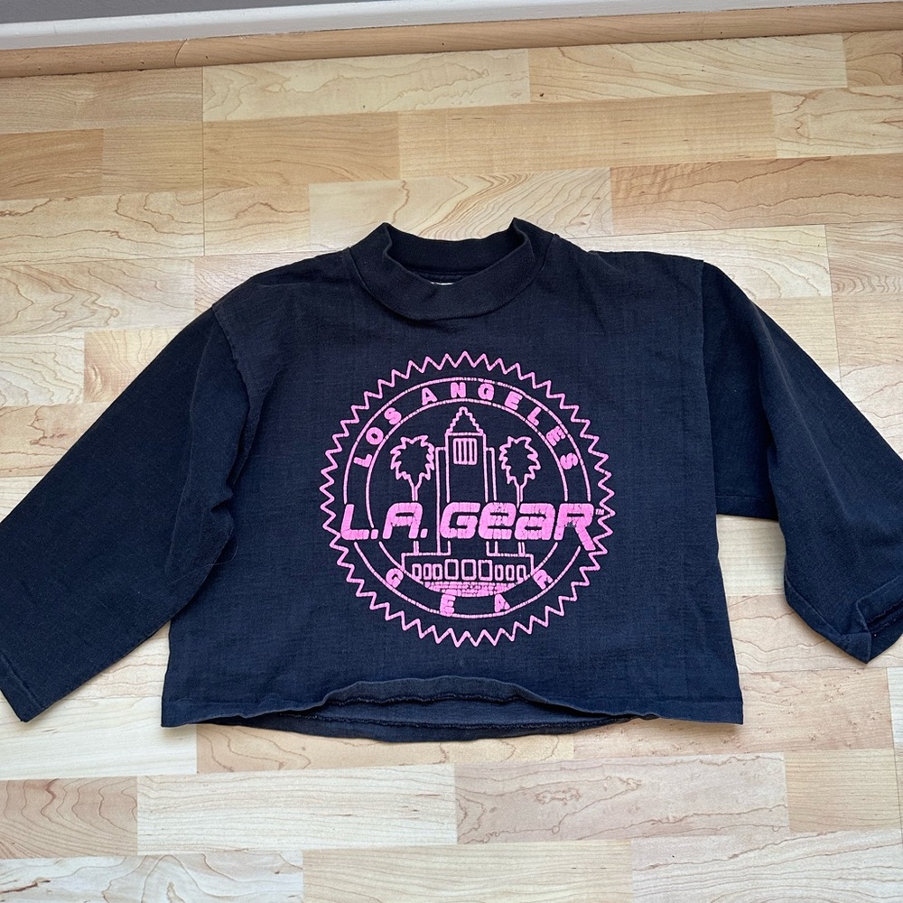 Vintage LA gear cropped three quarter inch shirt. Great condition and a size M